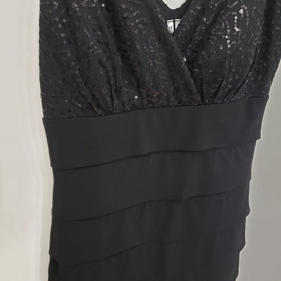 Studio Y Tiered Sequined Black Fitted Dress Sz M - Picture 4 of 8